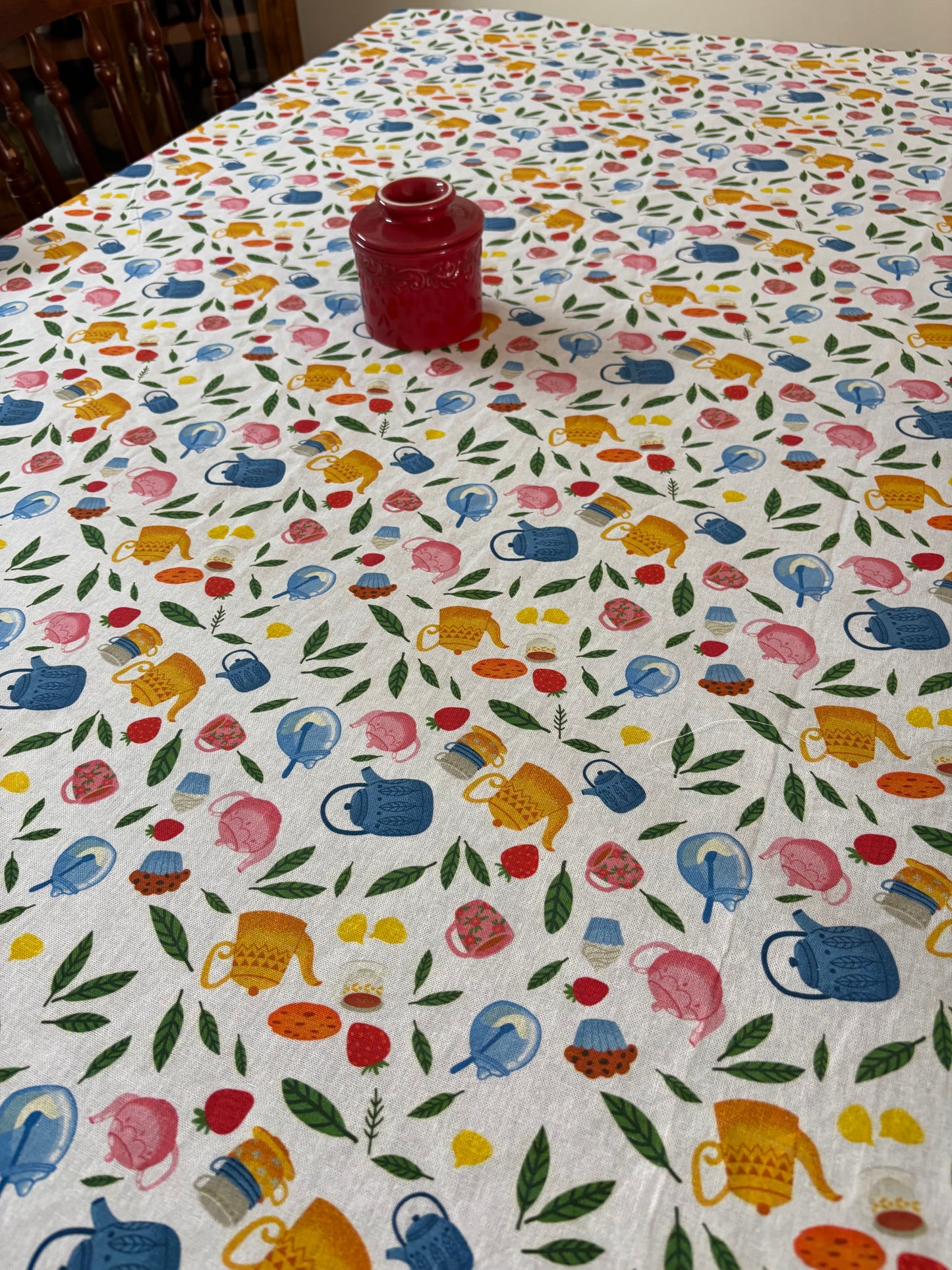 Table Cover: Garden Tea Party