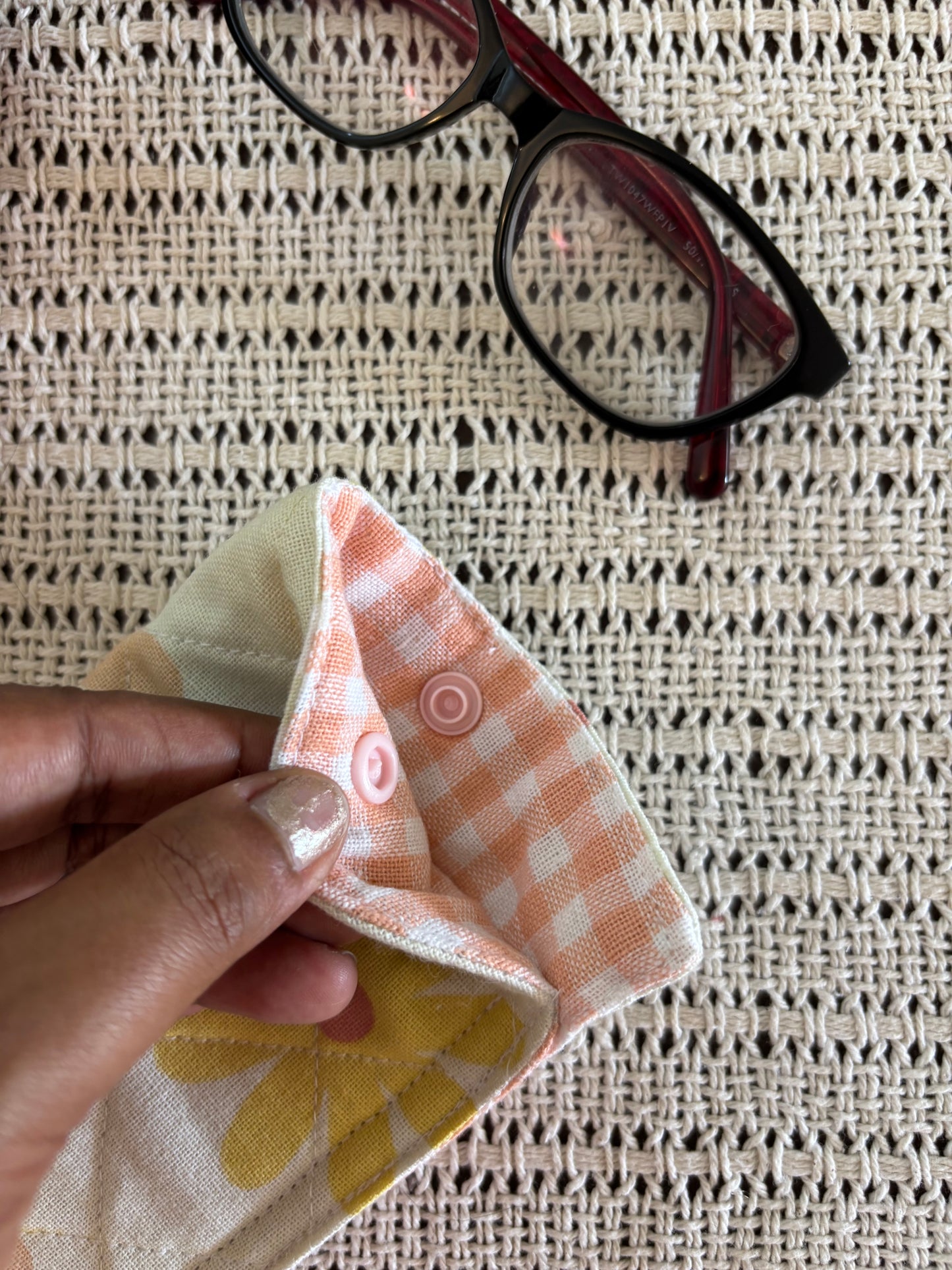 Reading Glass Pouch – Peach Daisies | Quilted Eyewear Cover