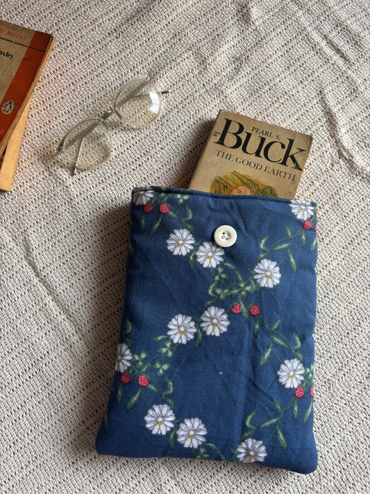 Book Sleeve - Strawberry Days : Blue