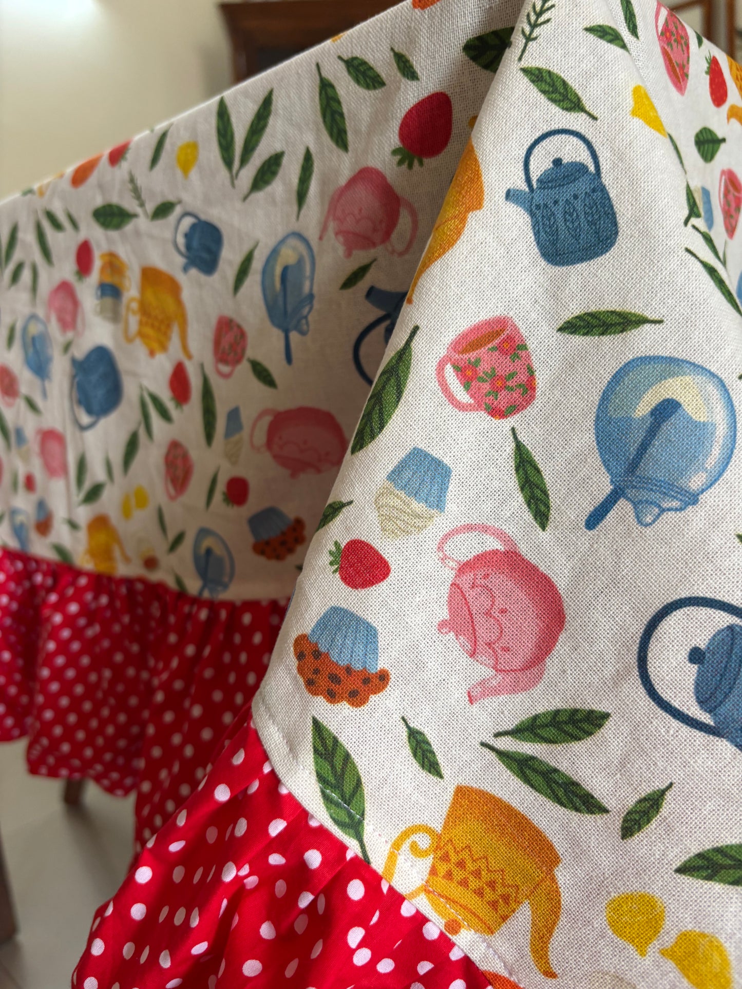 Table Cover: Garden Tea Party