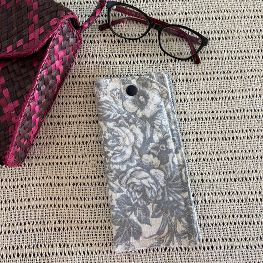 Reading Glass Pouch – Subtle Greys | Quilted Eyewear Cover