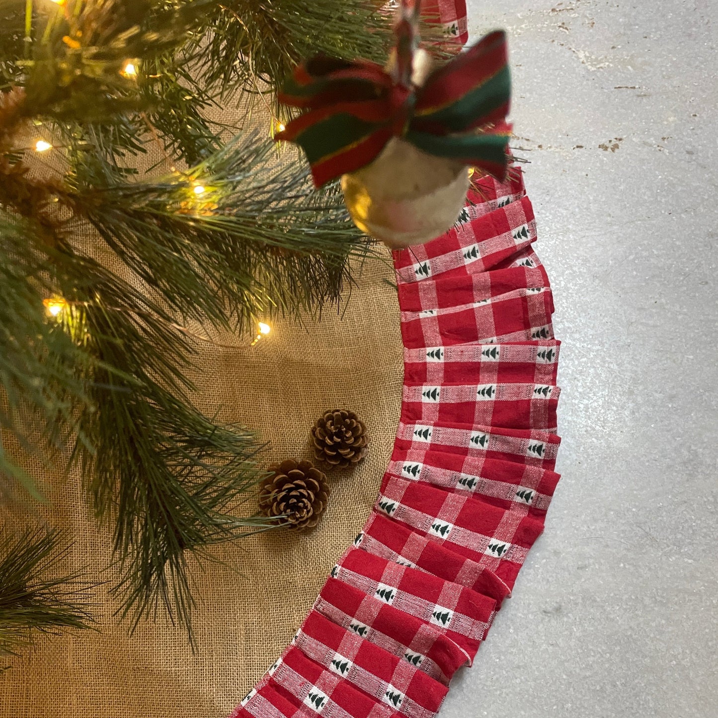 Tree Skirt- Burlap with plaid cotton frilly edge