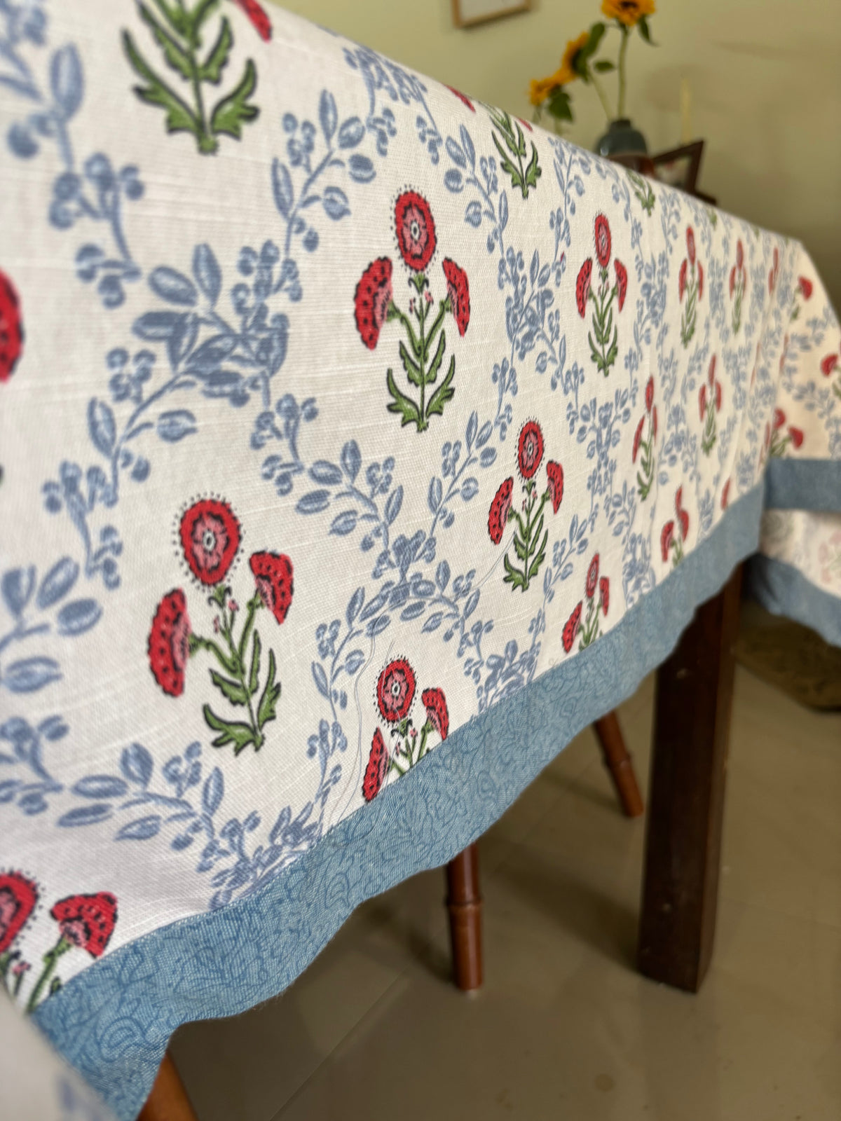 Table Cover: Textured Garden