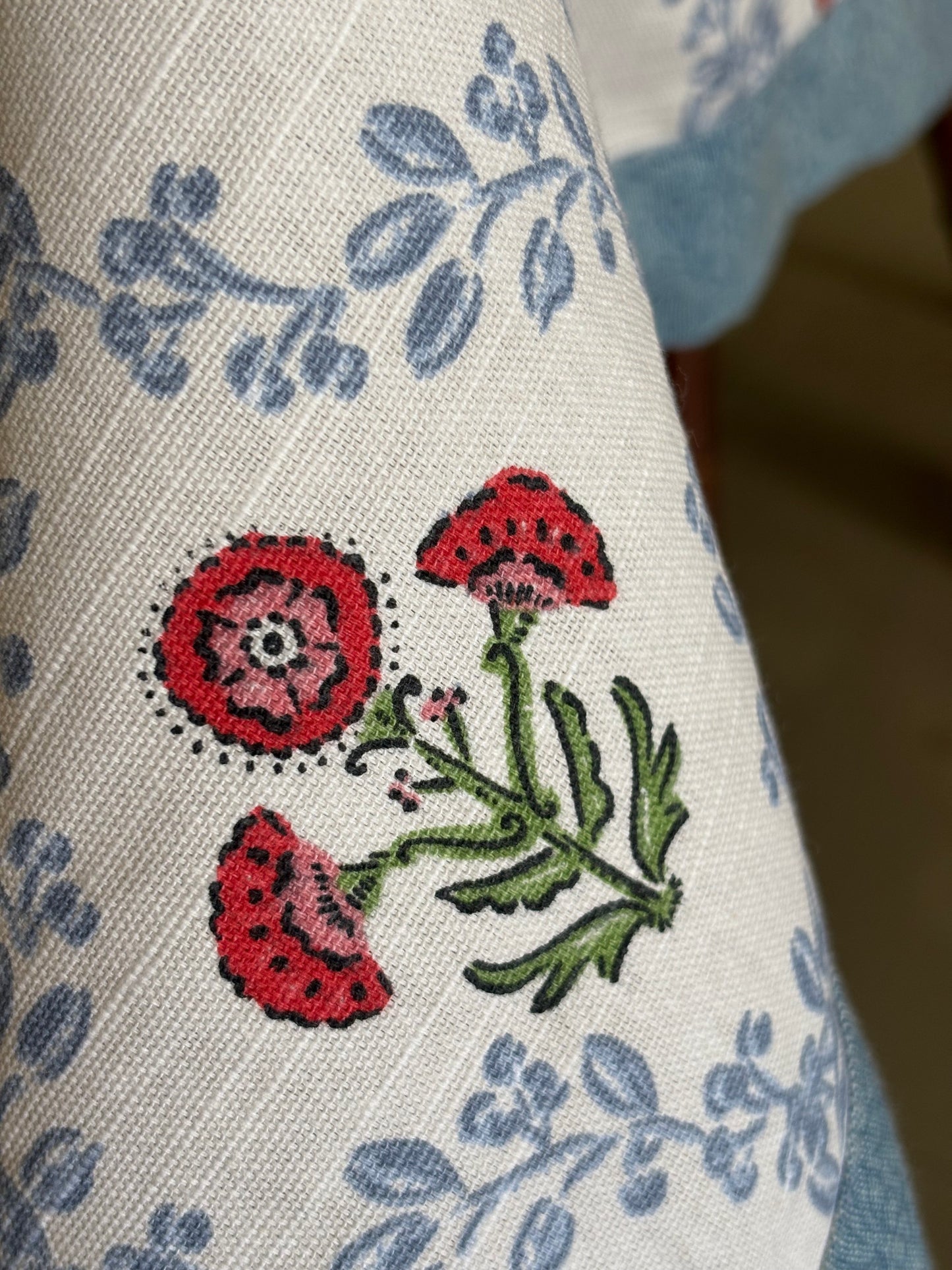 Table Cover: Textured Garden