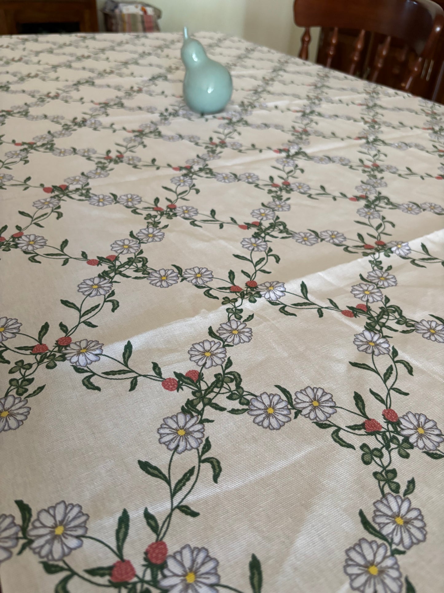 Table Cover : Strawberry Days (Made to Order)