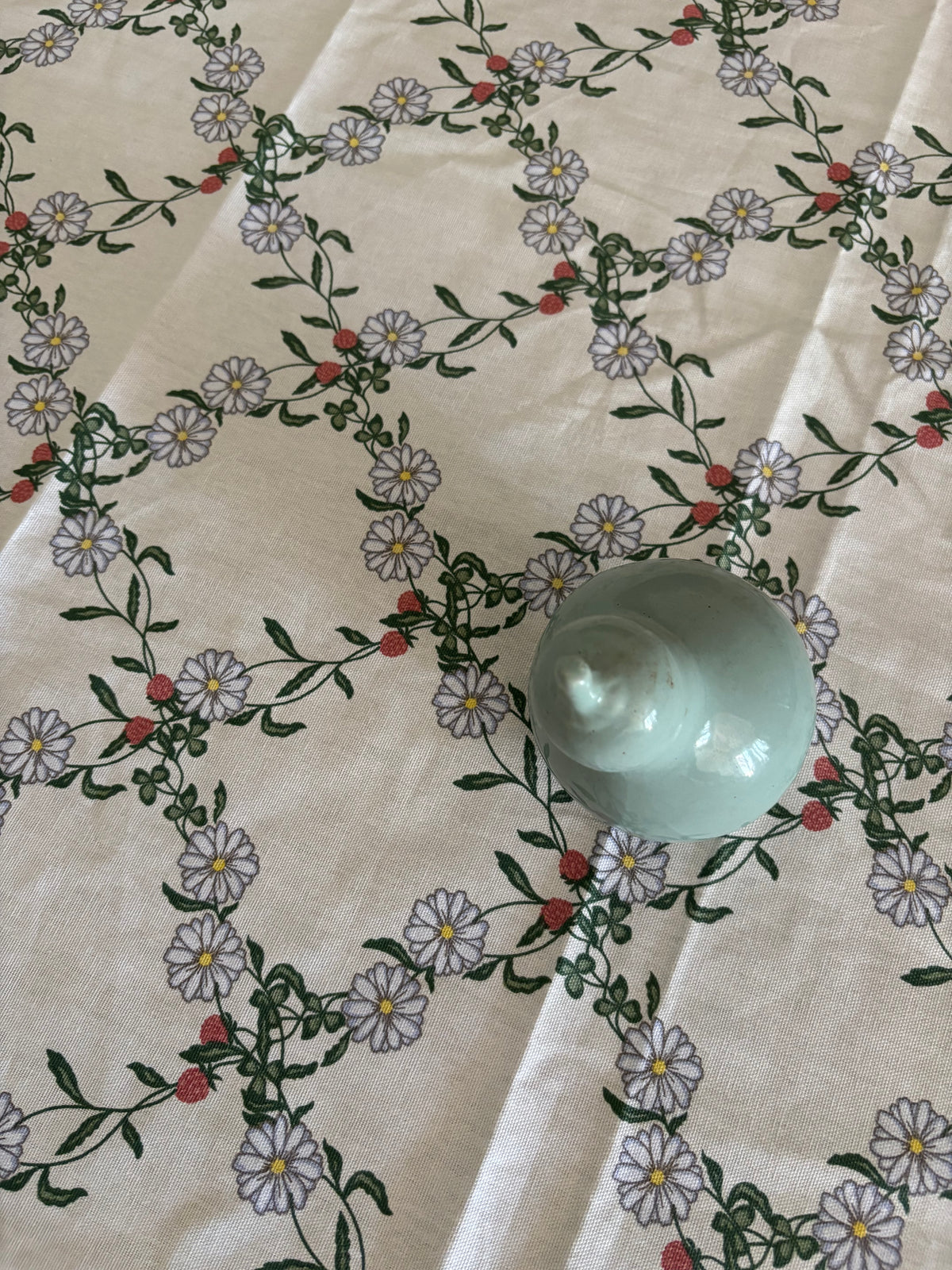 Table Cover : Strawberry Days (Made to Order)