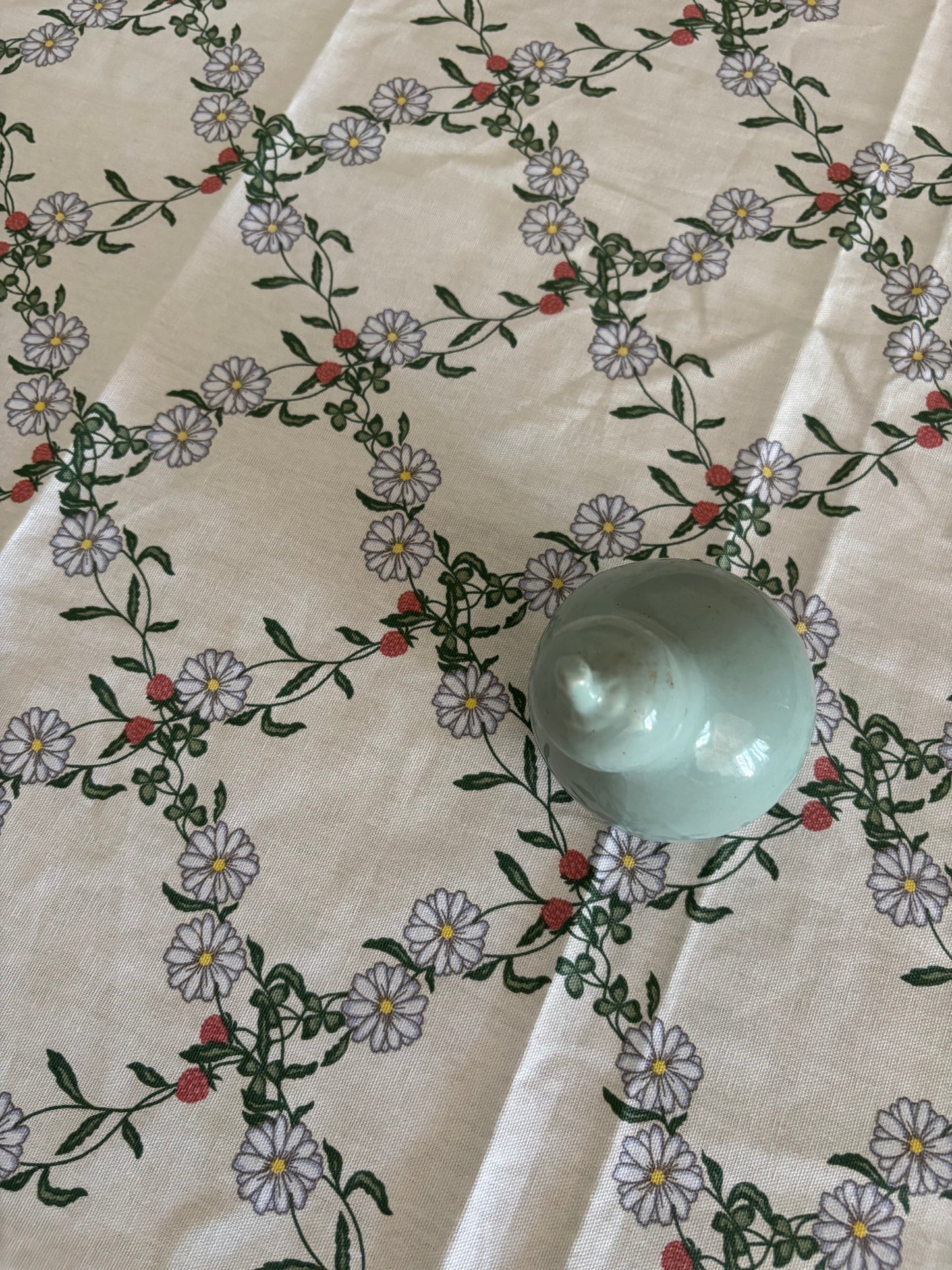 Table Cover : Strawberry Days (Made to Order)