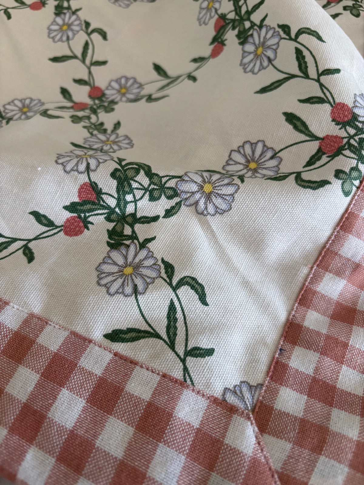 Table Cover : Strawberry Days (Made to Order)