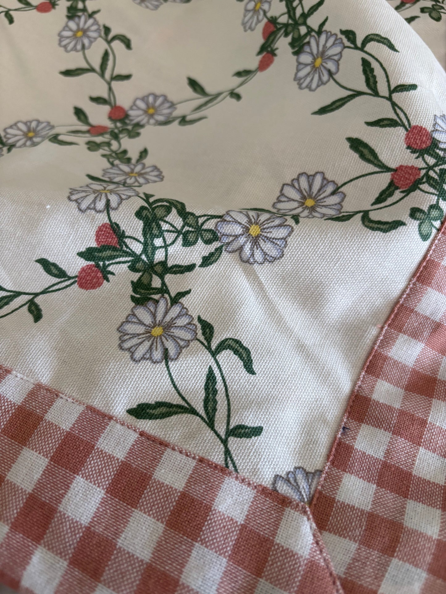Table Cover : Strawberry Days (Made to Order)