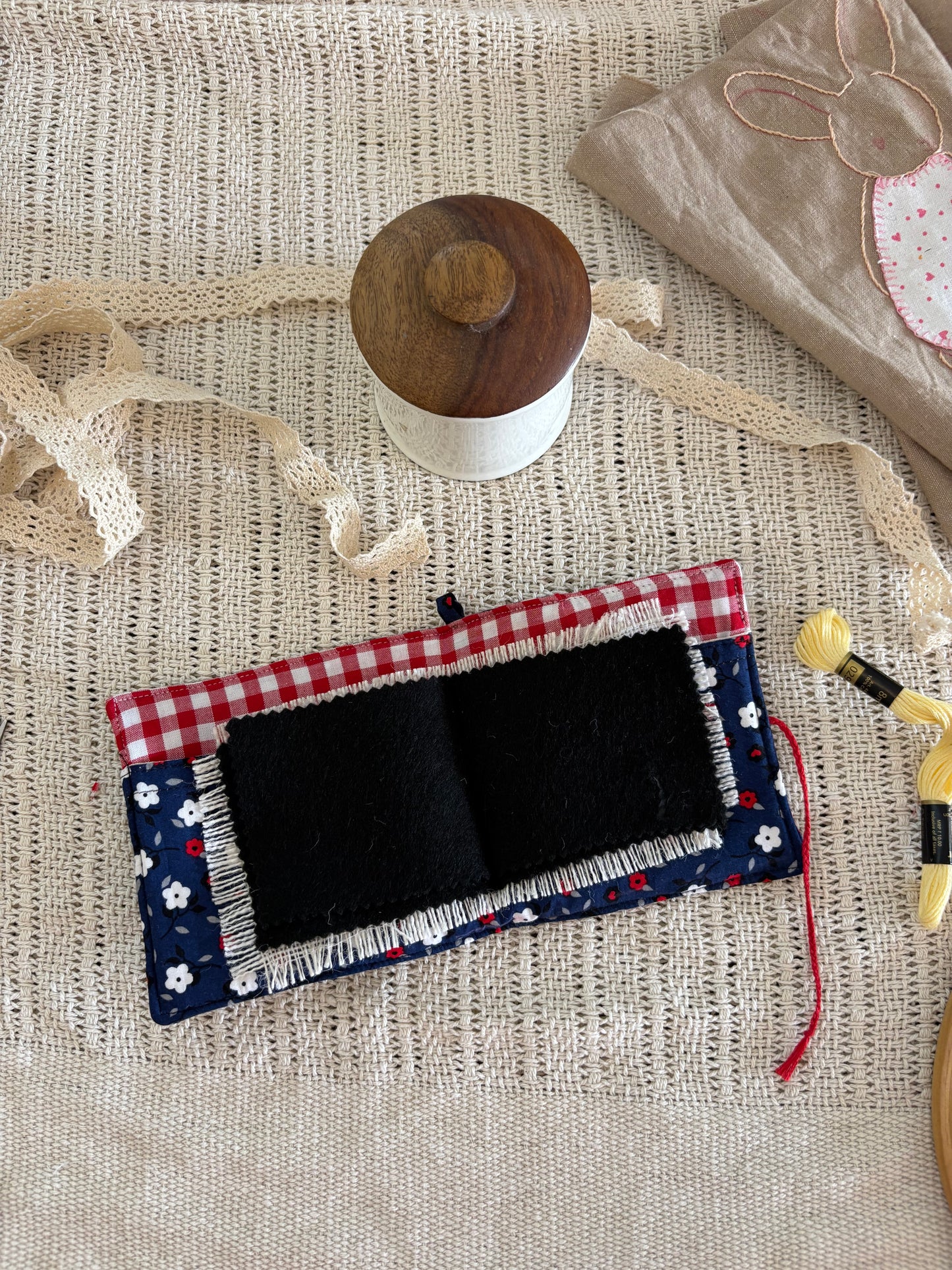 Needle Book - Vintage Daisies - Dark Blue