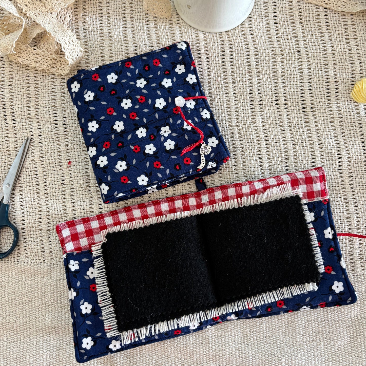 Needle Book - Vintage Daisies - Dark Blue