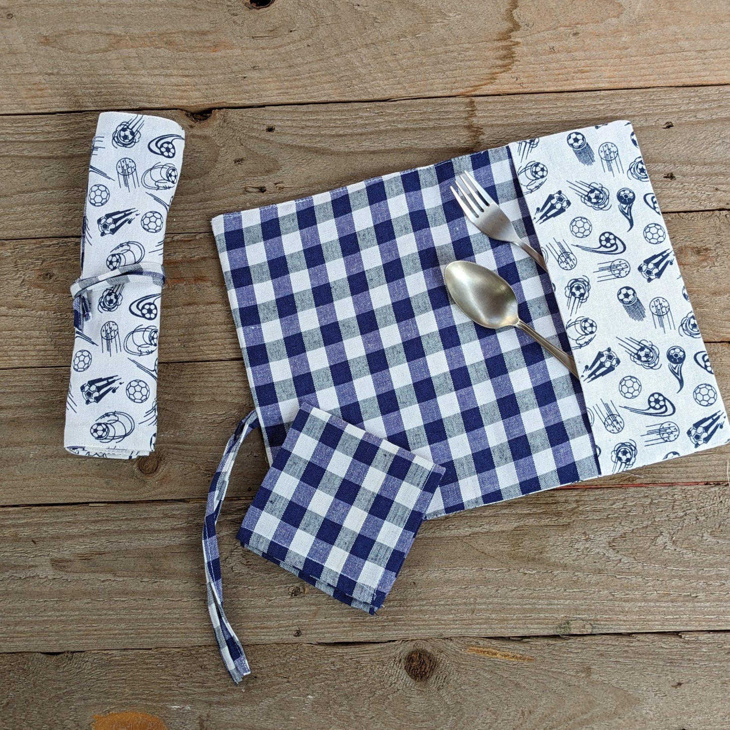 A cutlery roll that opens up to become a placemat, ideal for school children or anyone who carries lunch box. Fun Dinosaur prints which make for great Christmas gifts and return gifts for kids parties.