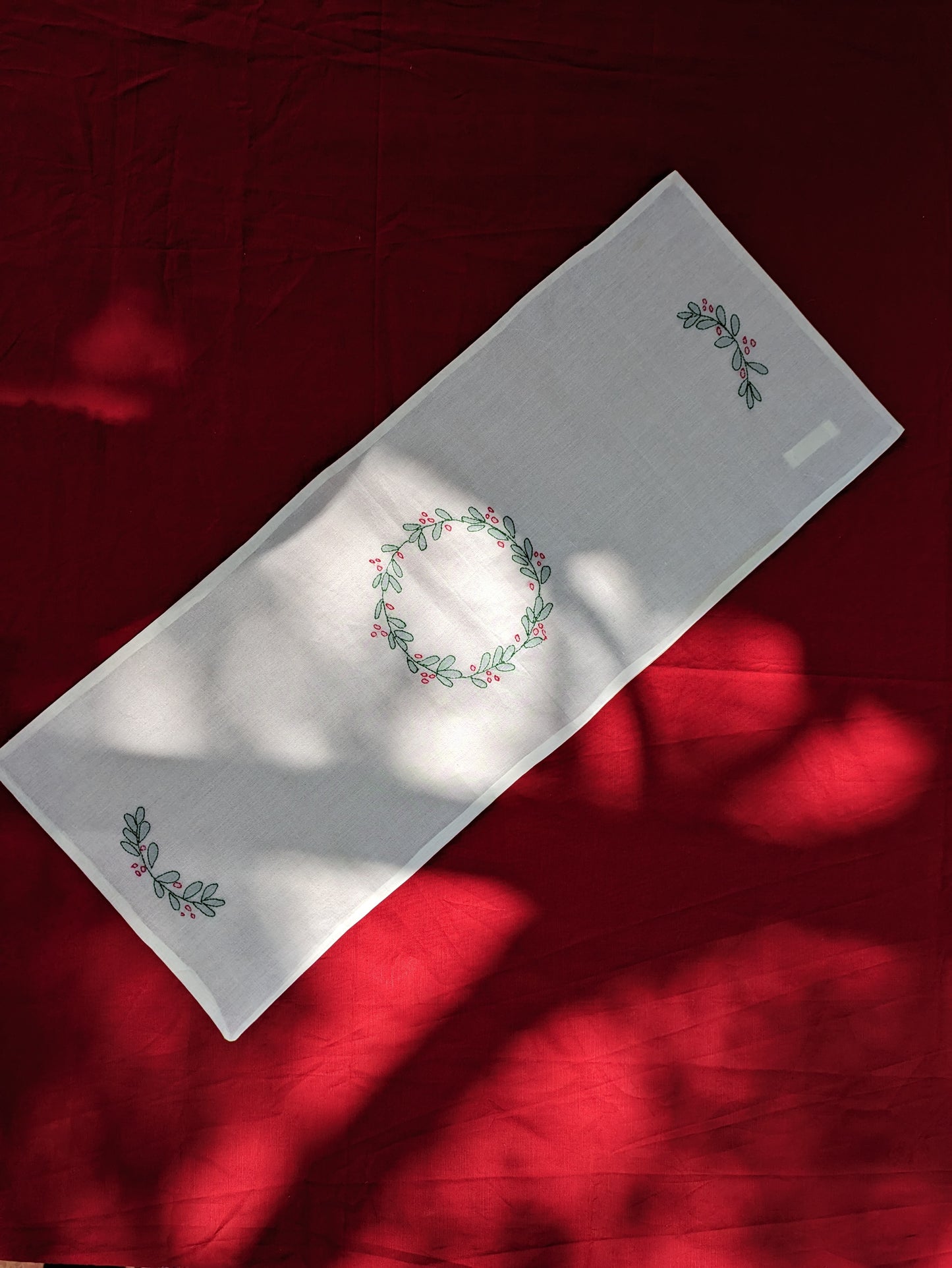 Coffee table runner- Hand embroidered-Wreath