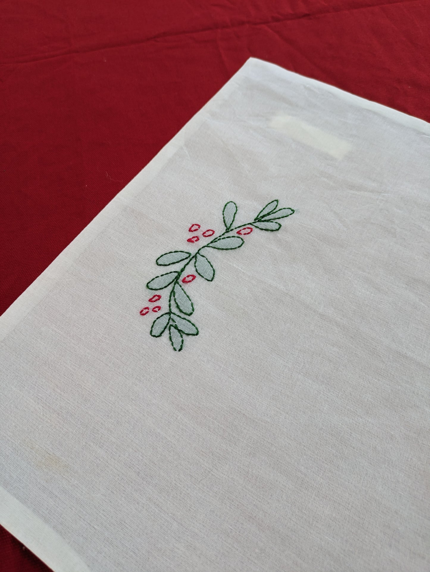 Coffee table runner- Hand embroidered-Wreath