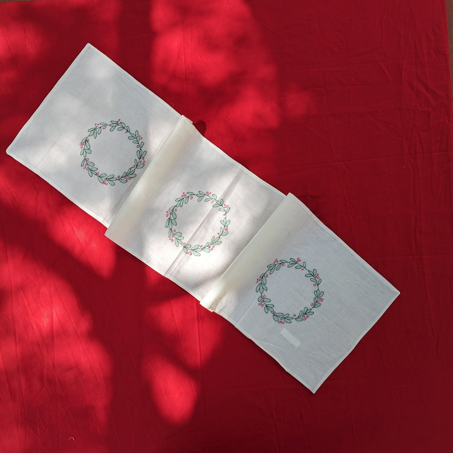 Table runner- Hand embroidered-wreath