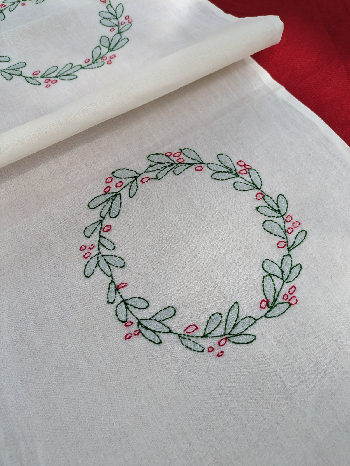 Table runner- Hand embroidered-wreath