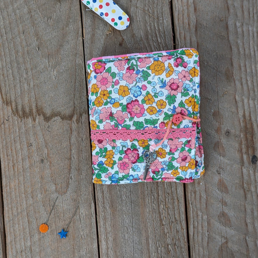 Needle book - Ditsy Floral-pink