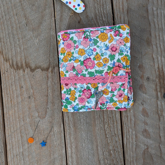 Needle book - Ditsy Floral-pink