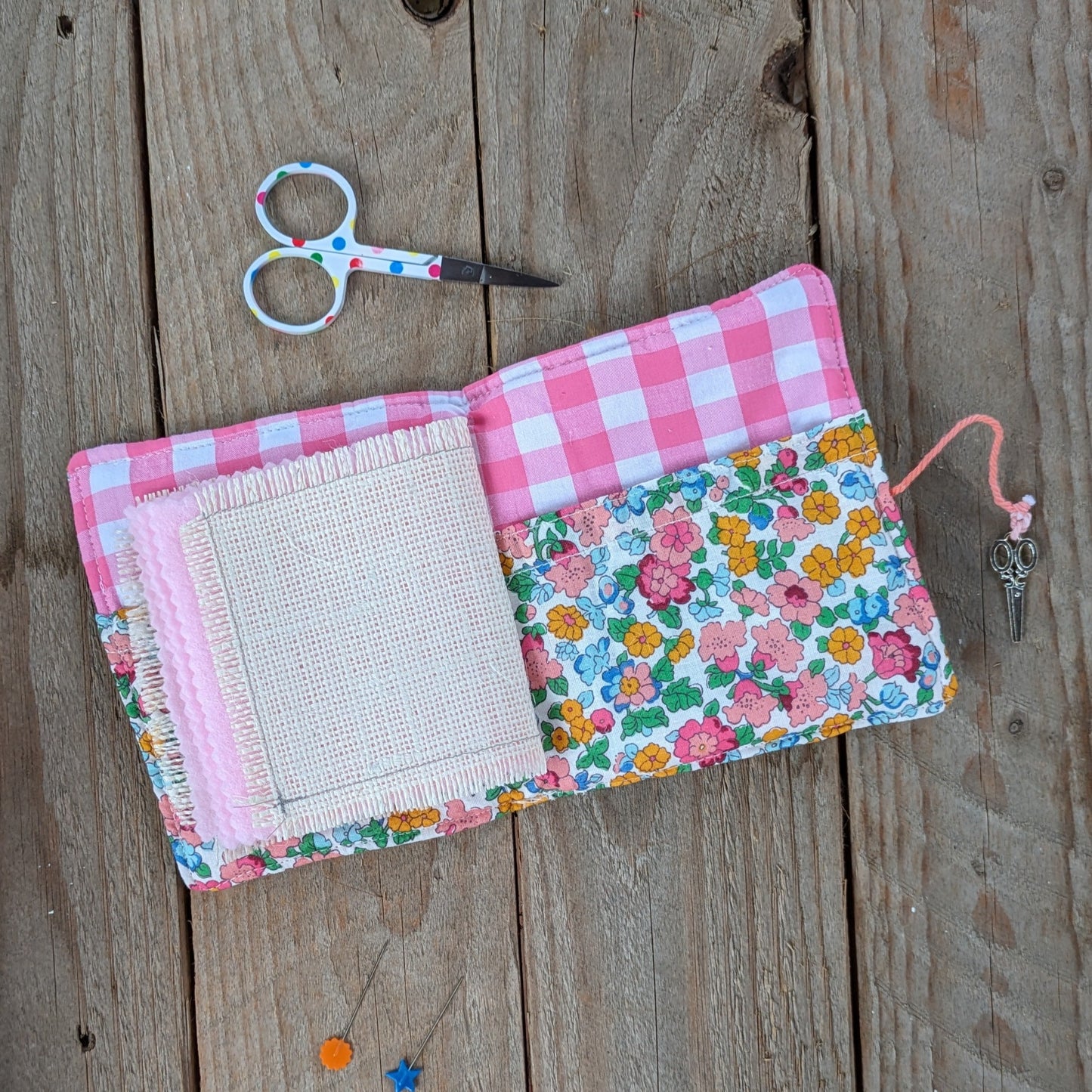 Needle book - Ditsy Floral-pink