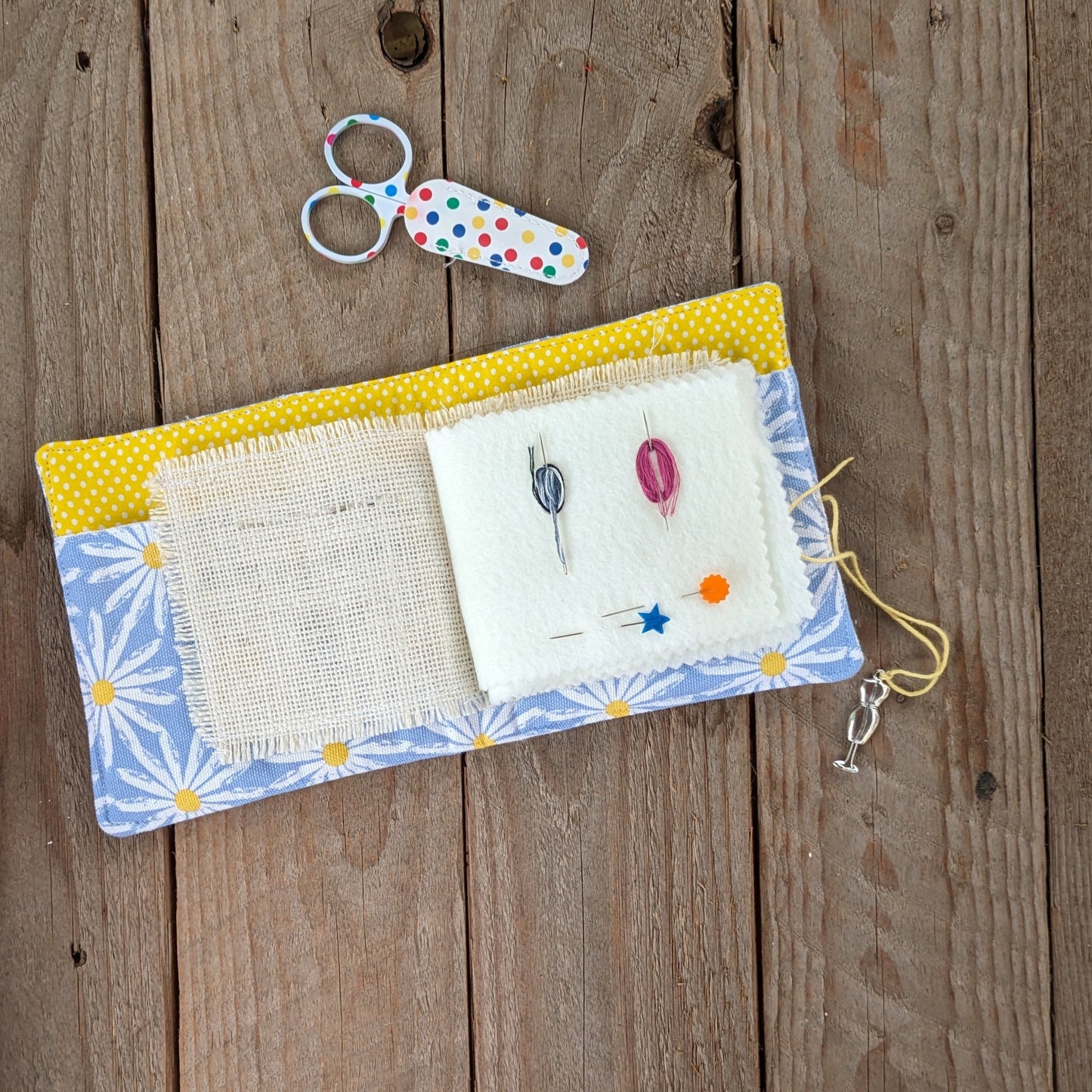 Needle book - Yellow Daisies