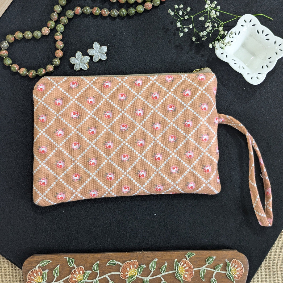 Ladies Mobile Wristlet – Dusty Pink Roses | Cotton Phone Wristlet