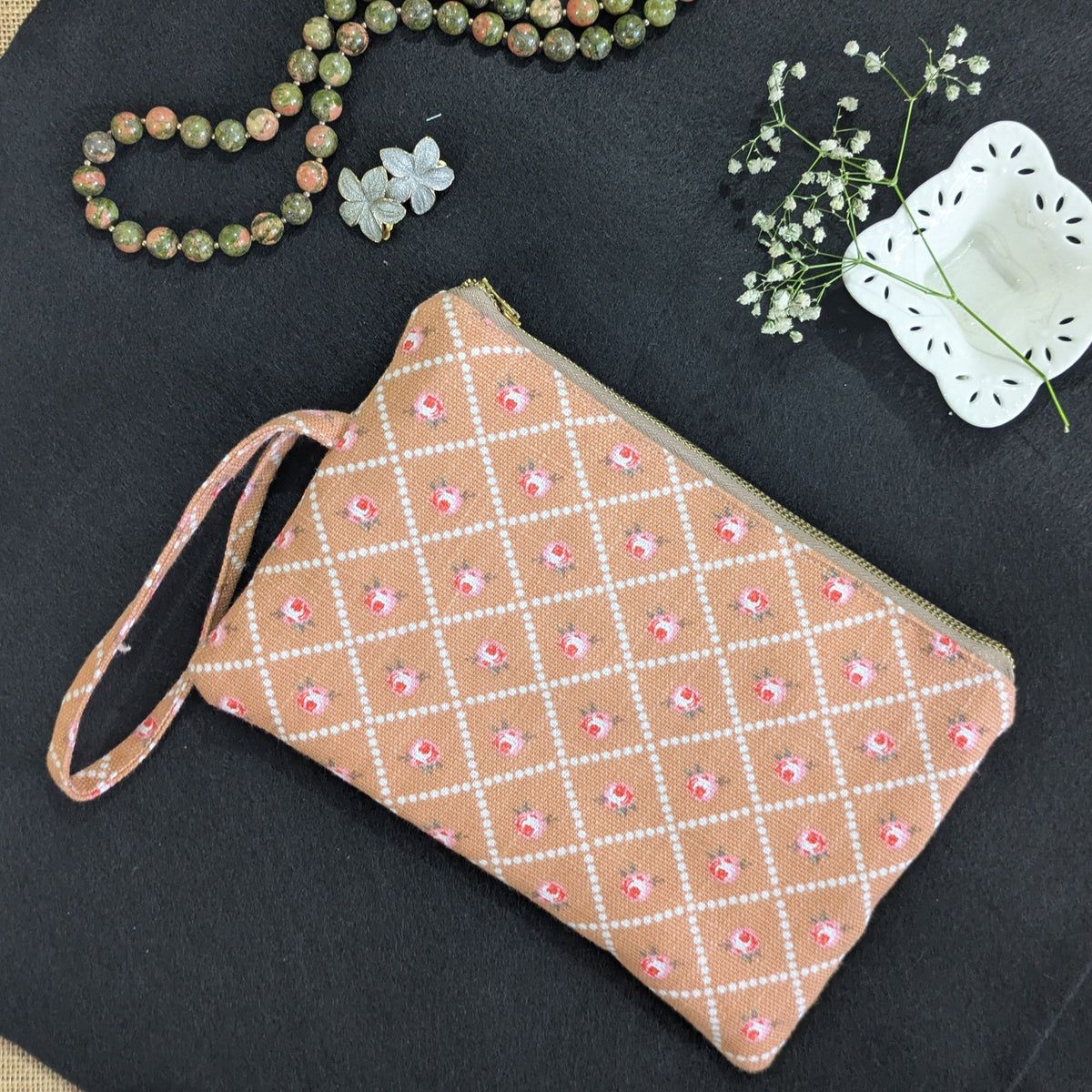 Ladies Mobile Wristlet – Dusty Pink Roses | Cotton Phone Wristlet