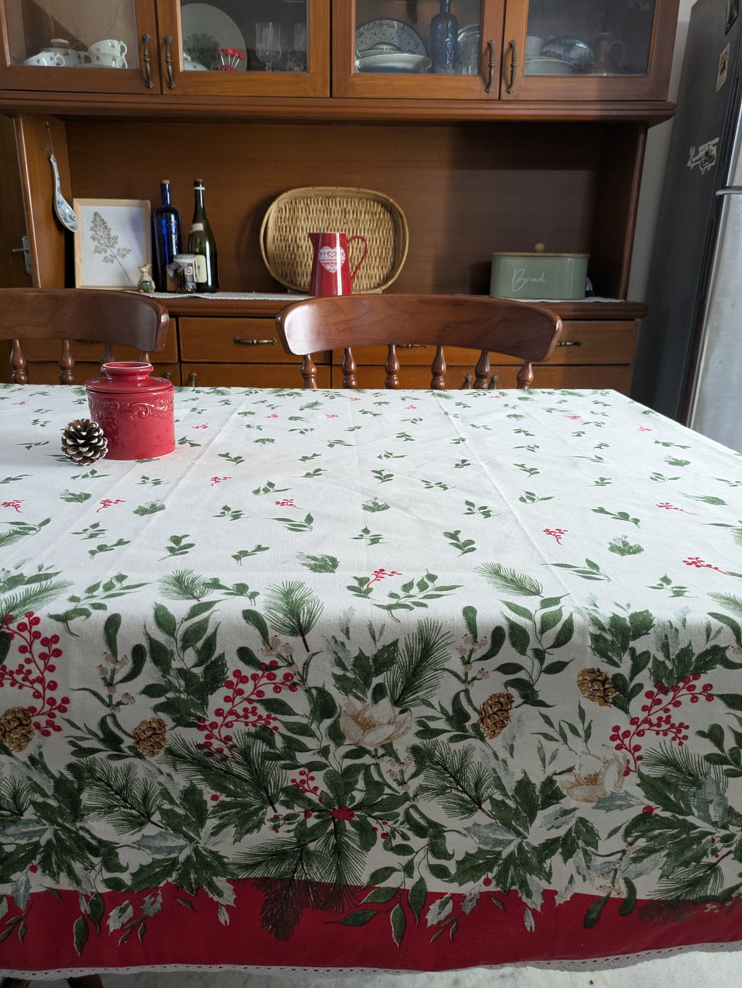 Table Cloth - Mistletoes and Pinecones