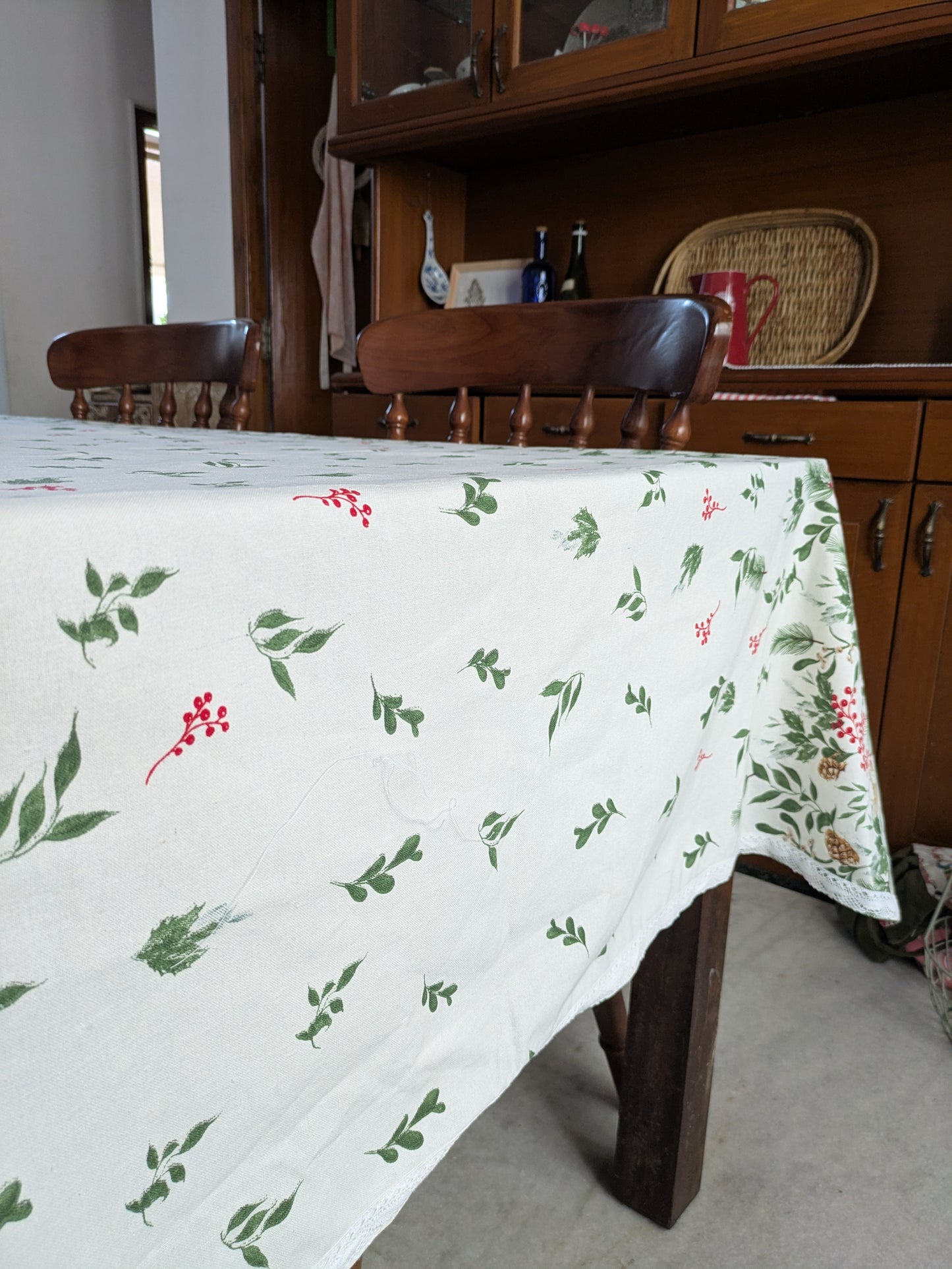 Table Cloth - Mistletoes and Pinecones