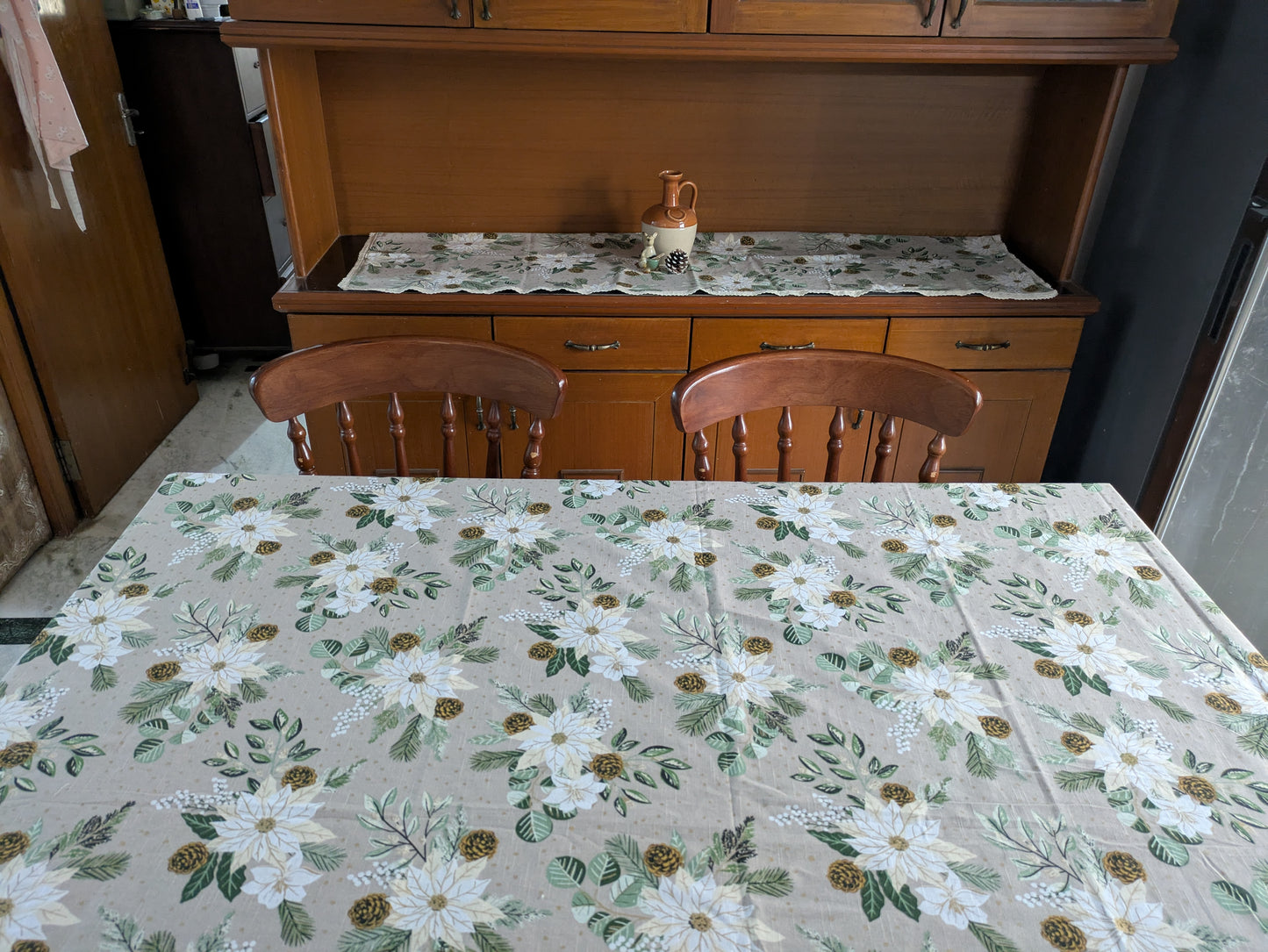 Table Cloth - White Poinsettia -Lace Border