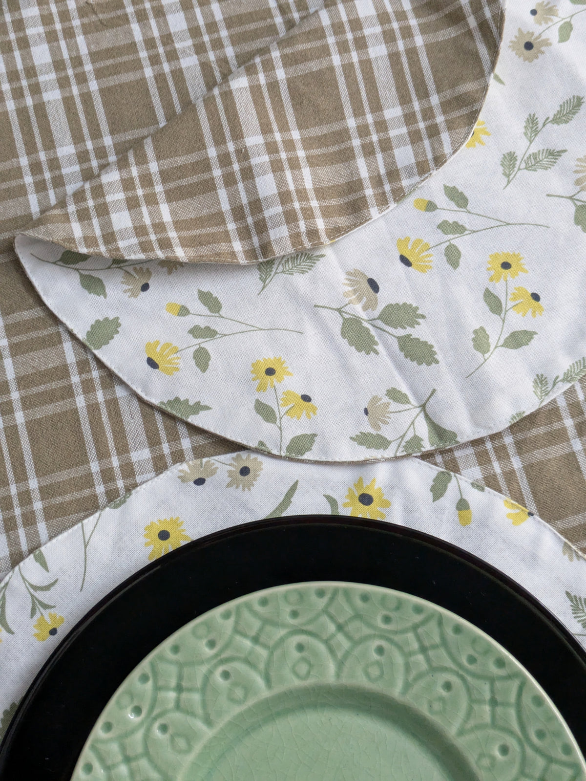 Placemats (Round) - Earthy Meadows