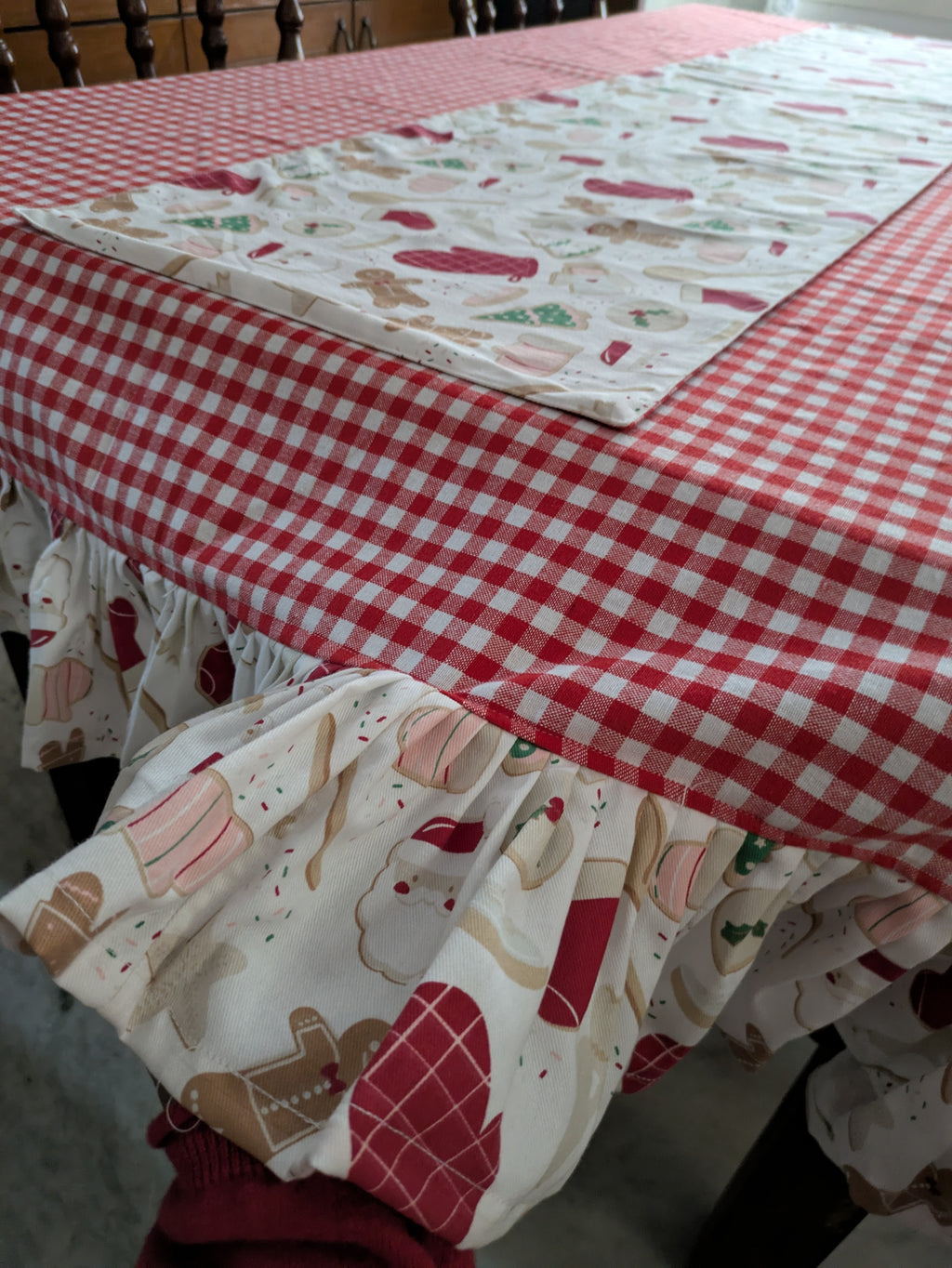 Table Cover - Baker's December