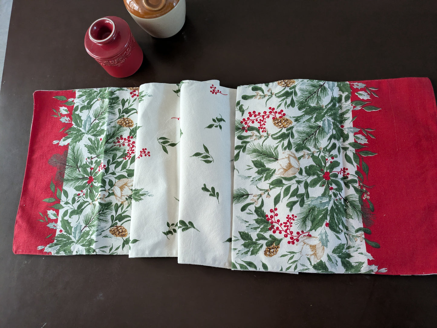 Table Runner - Mistletoes and Pinecones