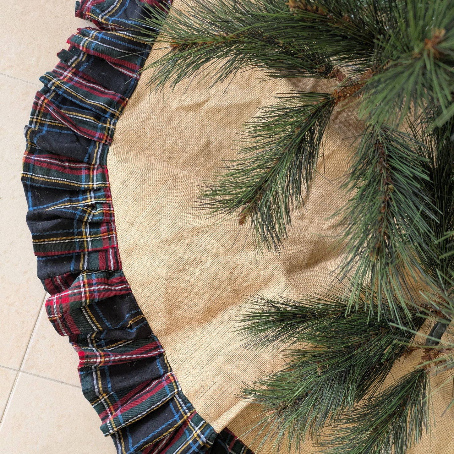 Tree Skirt- Burlap with Scottish checks frilly edge