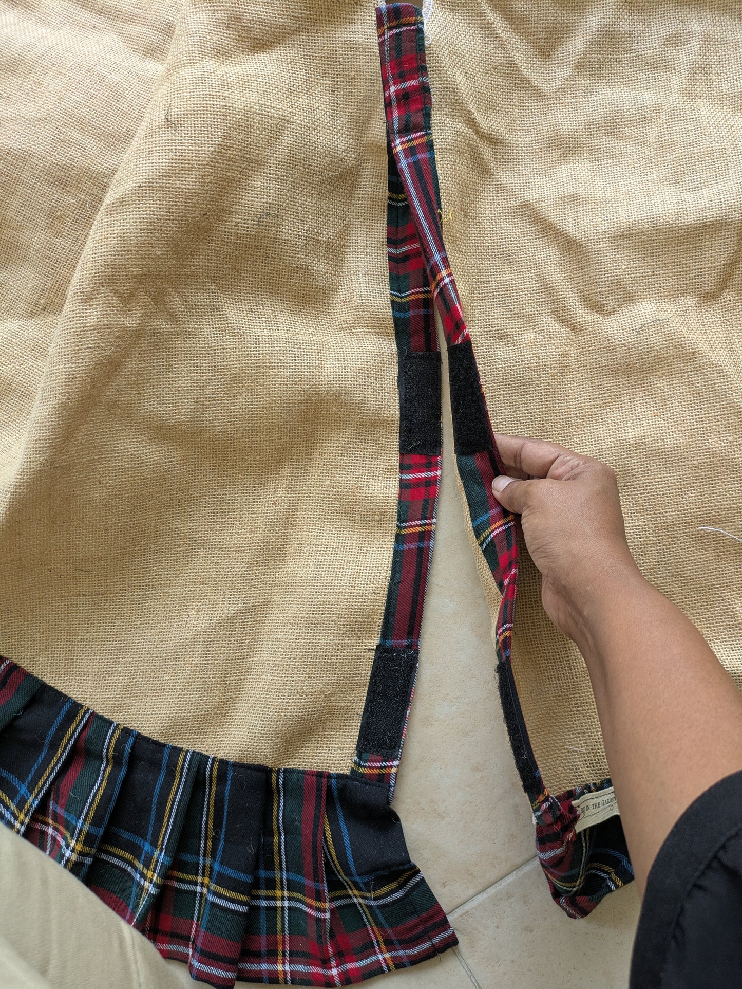 Tree Skirt- Burlap with Scottish checks frilly edge