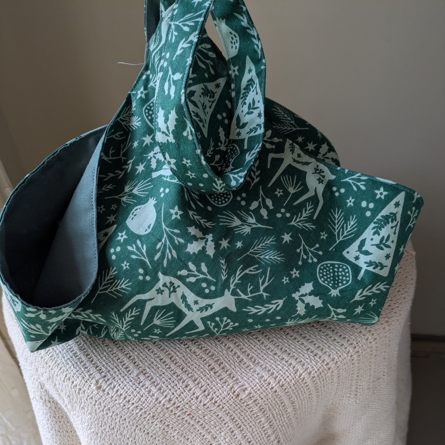 Potluck Dish Carrier -Pine & Pomegranate