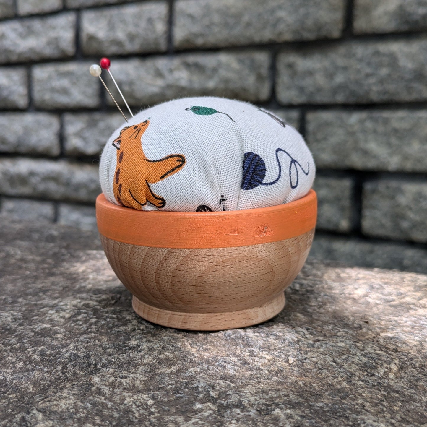 Pincushion with wooden base - Cats