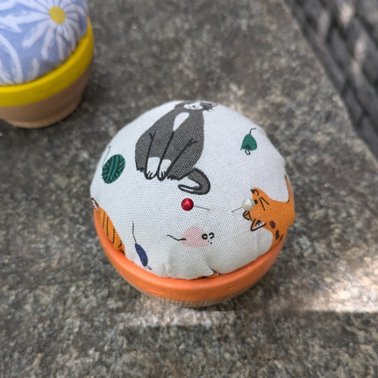 Pincushion with wooden base - Cats