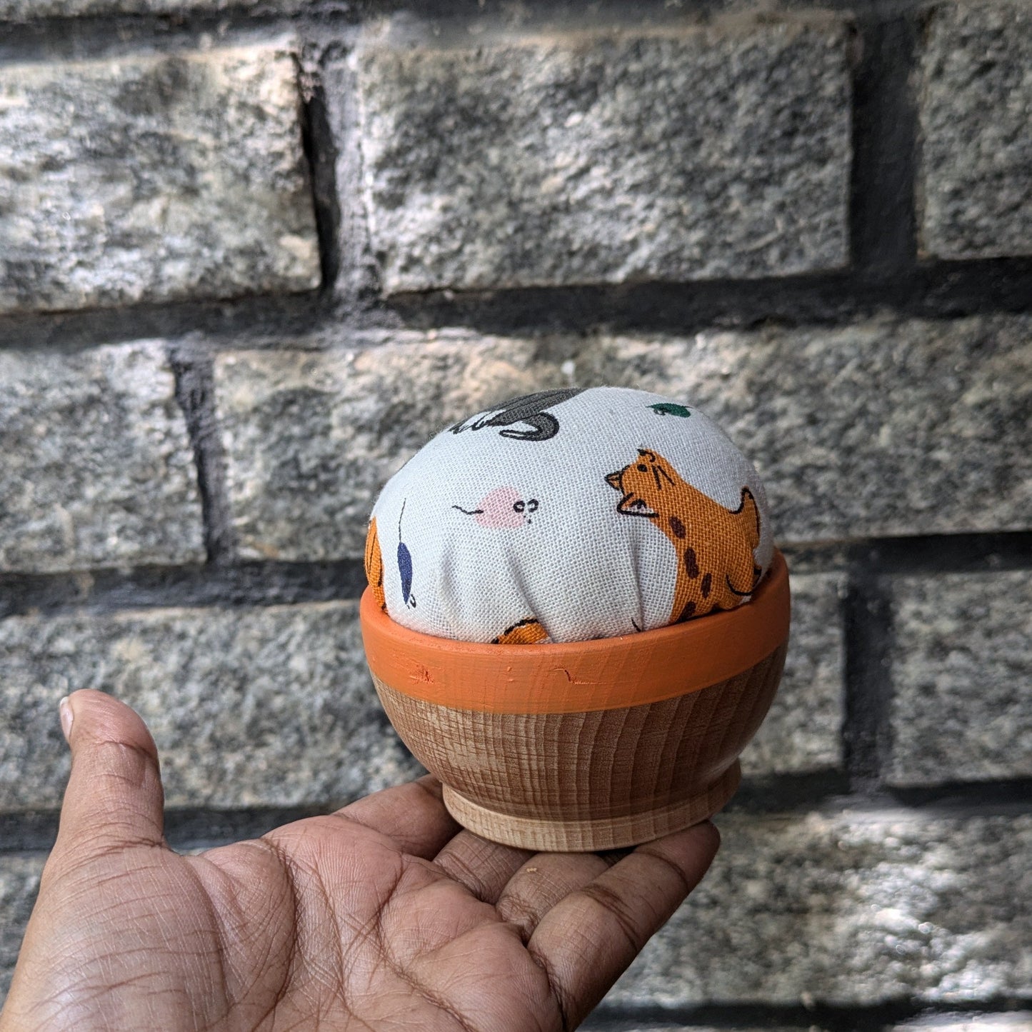 Pincushion with wooden base - Cats